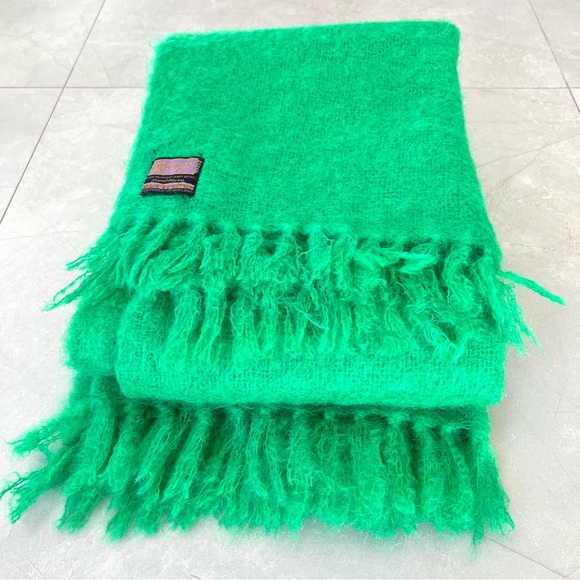 DONEGAL DESIGN Weaver of Ireland Green Pure Mohair Wool Fringed Throw Scarf Wrap - Picture 13 of 14